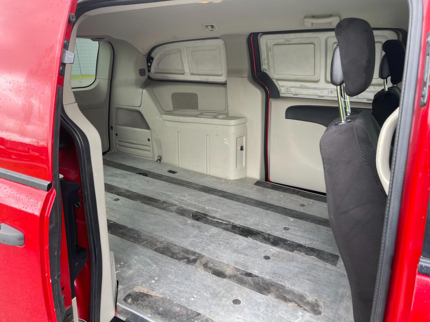 2014 Red /Black Dodge Cargo Van Tradesman (2C4JRGAG6ER) with an 3.6L V6 DOHC 24V engine, 6-Speed Automatic transmission, located at 547 E. Main St., Orwell, OH, 44076, (440) 437-5893, 41.535435, -80.847855 - This 2014 Ram C/V Tradesman is a versatile commercial van equipped with a 3.6-liter Pentastar V6 engine mated to a 6-speed automatic transmission. This one-owner vehicle boasts an auto-dimming rearview mirror, a payload capacity of 1,800 pounds, and a towing capacity of 3,600 pounds. With its robust - Photo#30